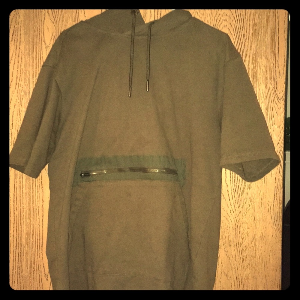 Short sleeve hoodie